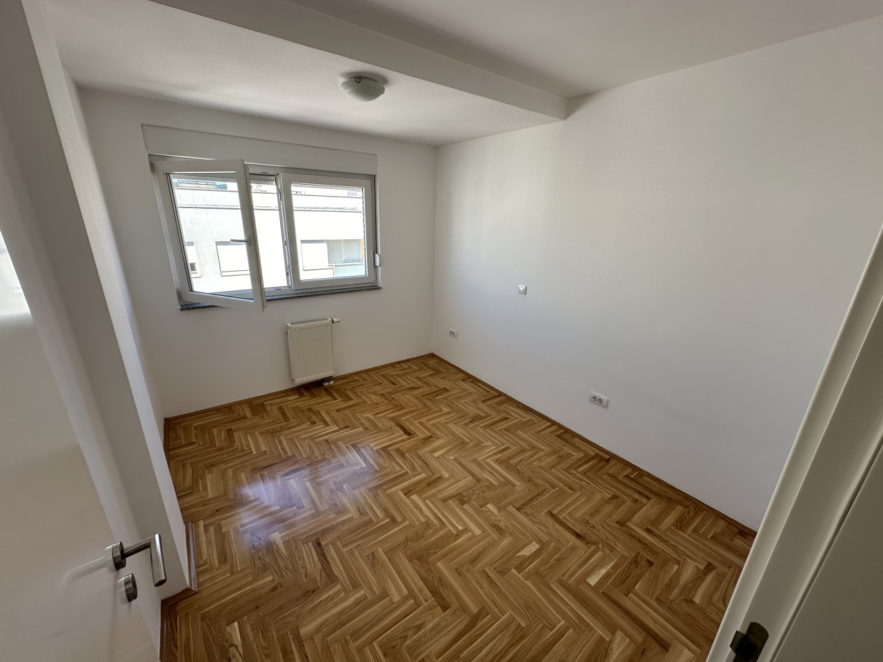 Nenamješten trosoban stan u centru - 48 m2 13