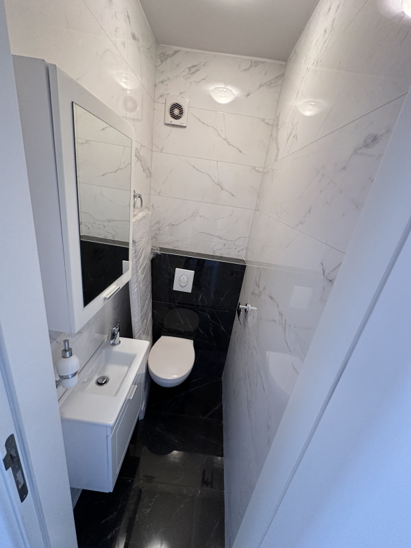 Nenamješten trosoban stan u centru - 48 m2 18