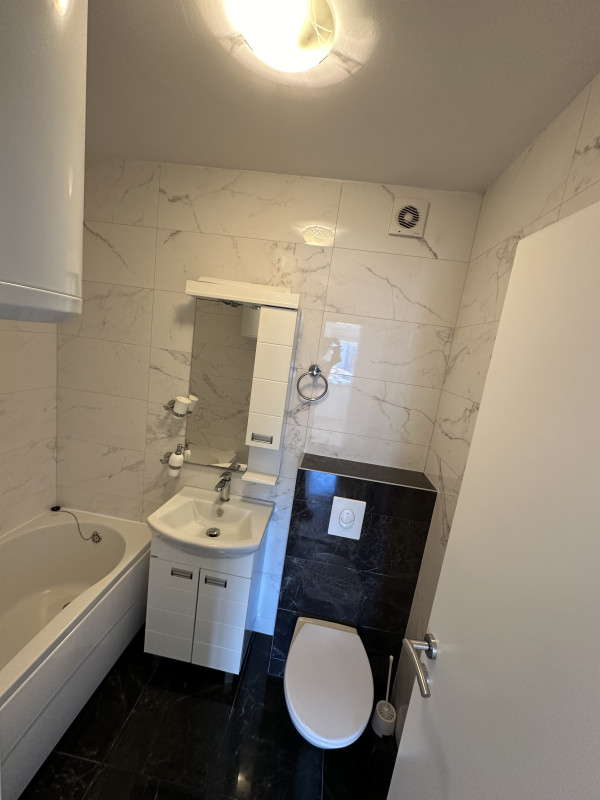 Nenamješten trosoban stan u centru - 48 m2 19