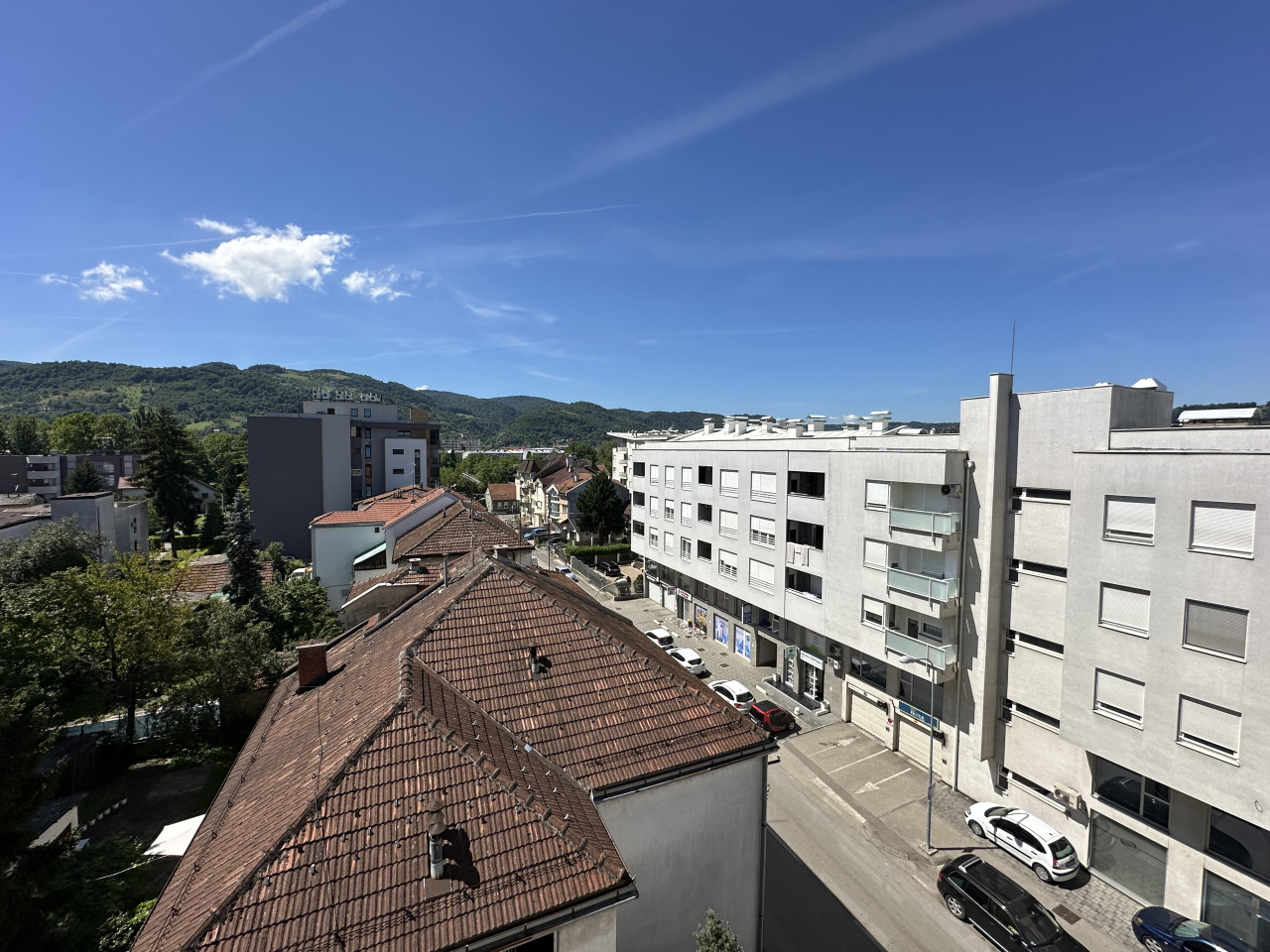 Nenamješten trosoban stan u centru - 48 m2 25
