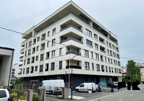 Garaža garažno mjesto 19m2 ostava 8m2 strogi centar Banja Luka