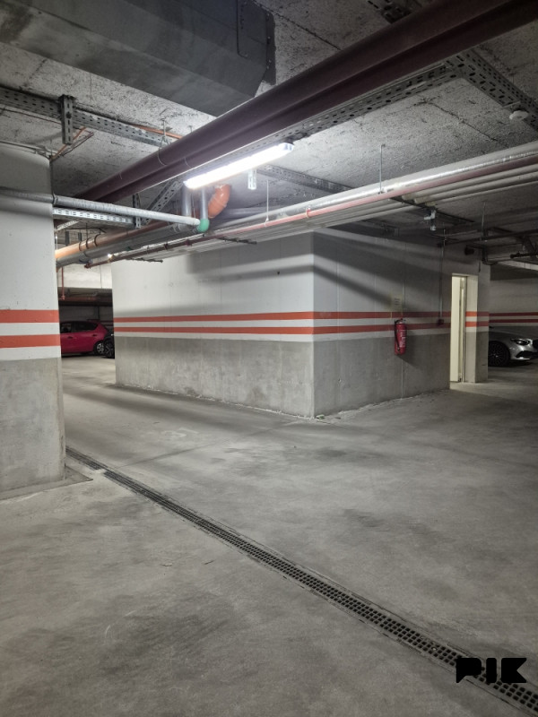 Garaža garažno mjesto 19m2 ostava 8m2 strogi centar Banja Luka 5