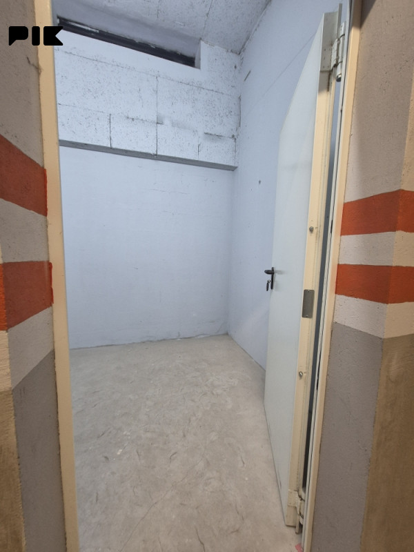Garaža garažno mjesto 19m2 ostava 8m2 strogi centar Banja Luka 9