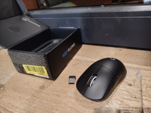 Logitech G Pro X Superlight Vrhunski Gaming Miš
