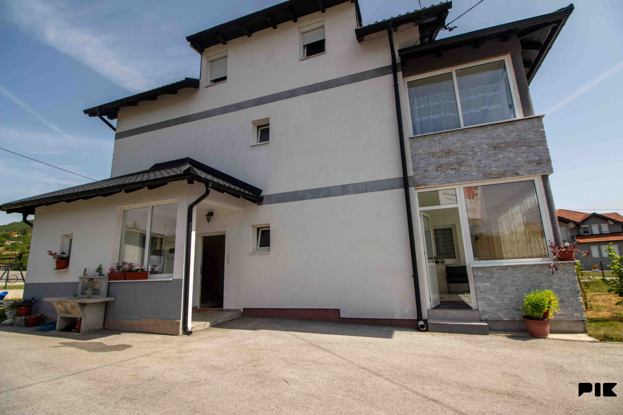 Rakovica - kuća 350 m2 | zemljište 1181 m2 19