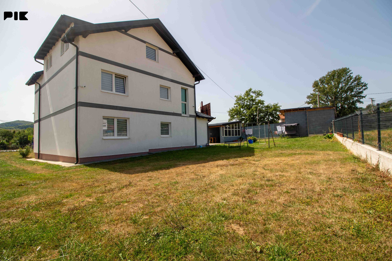 Rakovica - kuća 350 m2 | zemljište 1181 m2 23