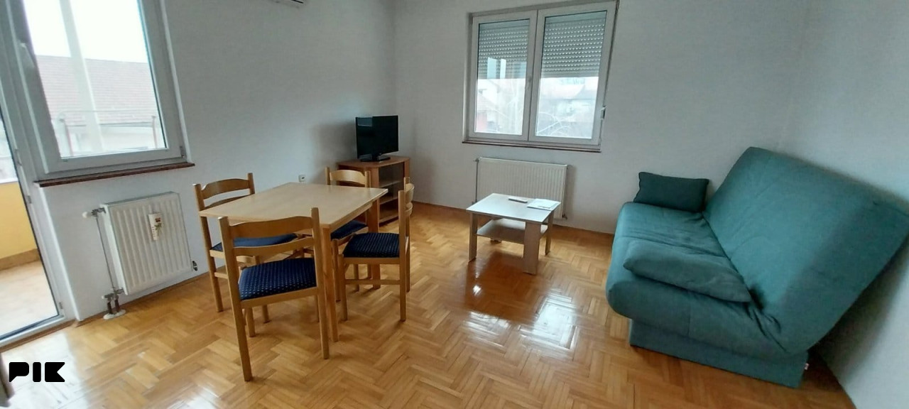 Iznajmljujem garsonjeru