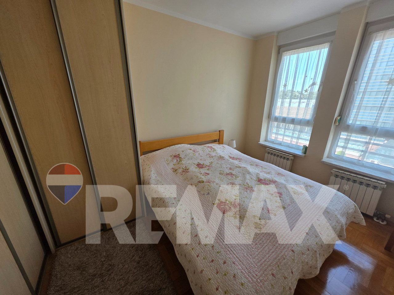 Komforan trosoban stan/ garaža/ kod zgrade Vlade 10