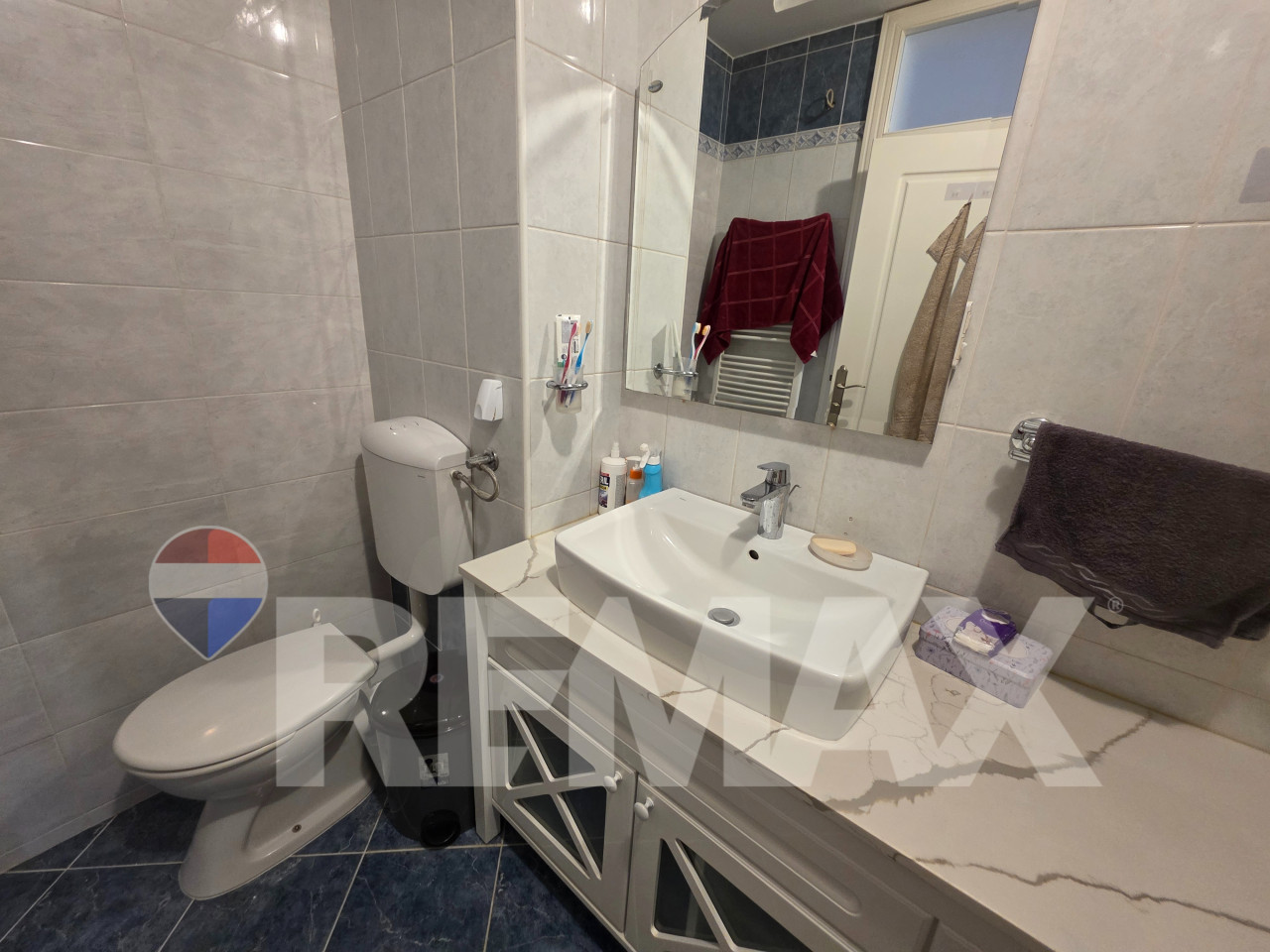 Komforan trosoban stan/ garaža/ kod zgrade Vlade 13