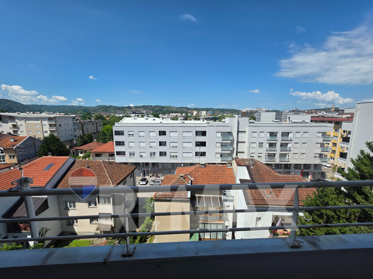 Noviji dvosoban stan sa garažom/ Jevrejska-Centar 6
