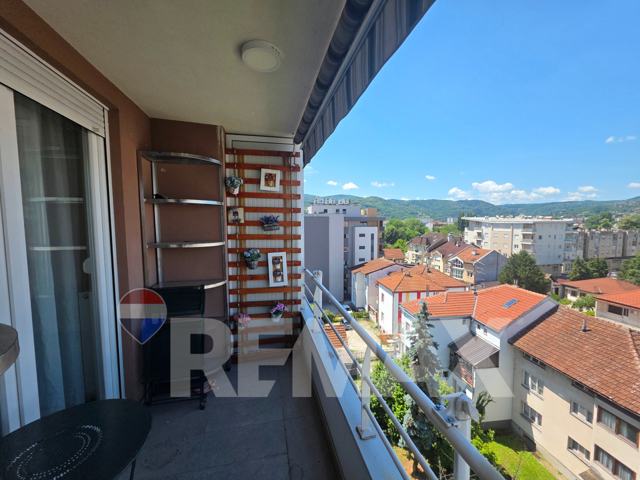 Noviji dvosoban stan sa garažom/ Jevrejska-Centar 2