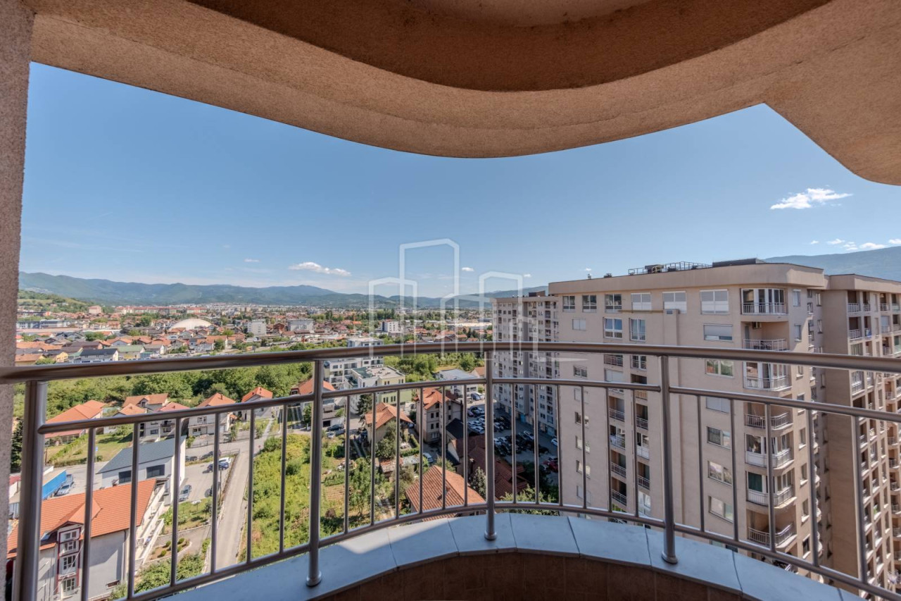 Prodaja trosoban stan 67 m2 na Stupu sa tri balkona 7