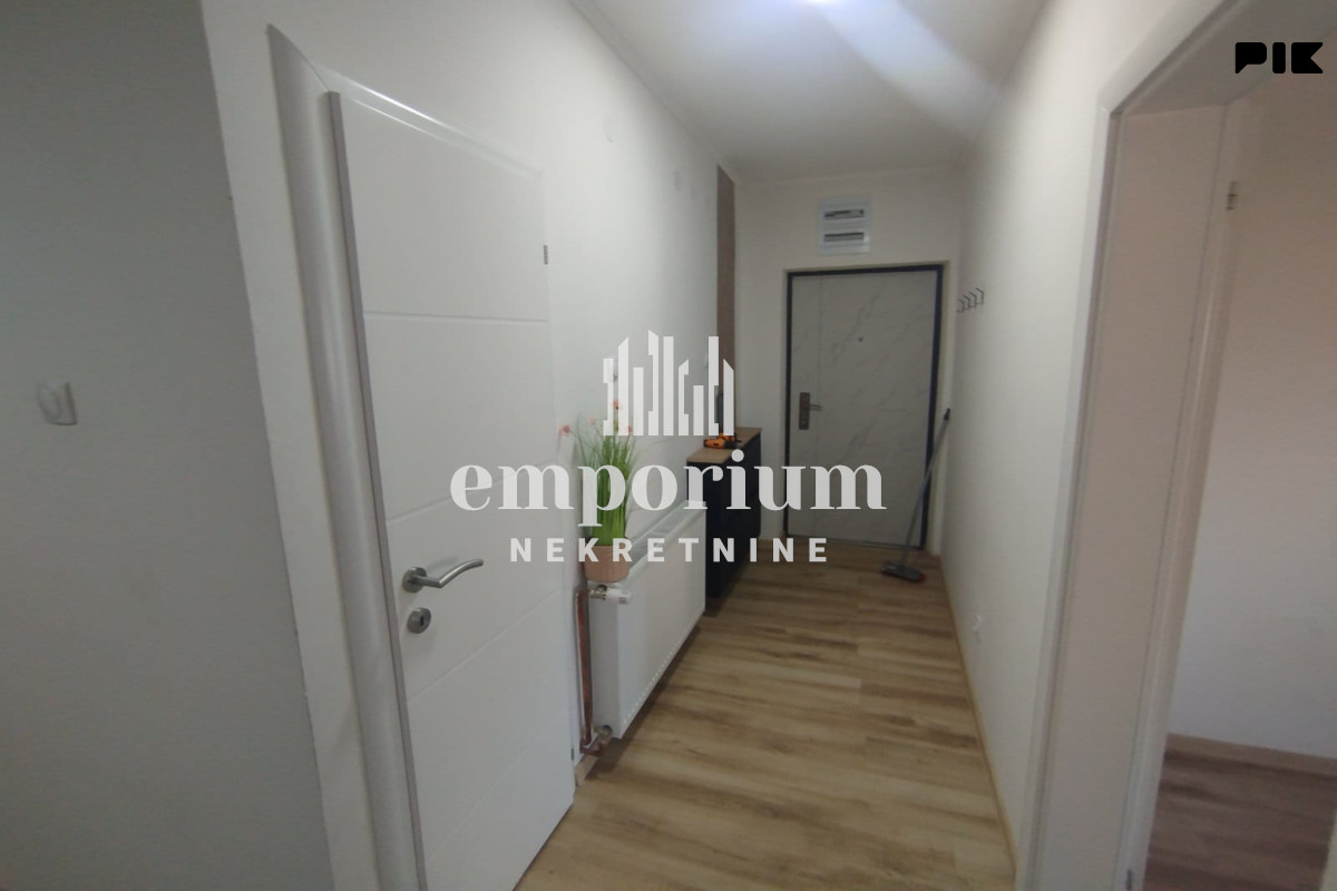 Prostran troiposoban stan površine 84m2 ID:2792/BN 8