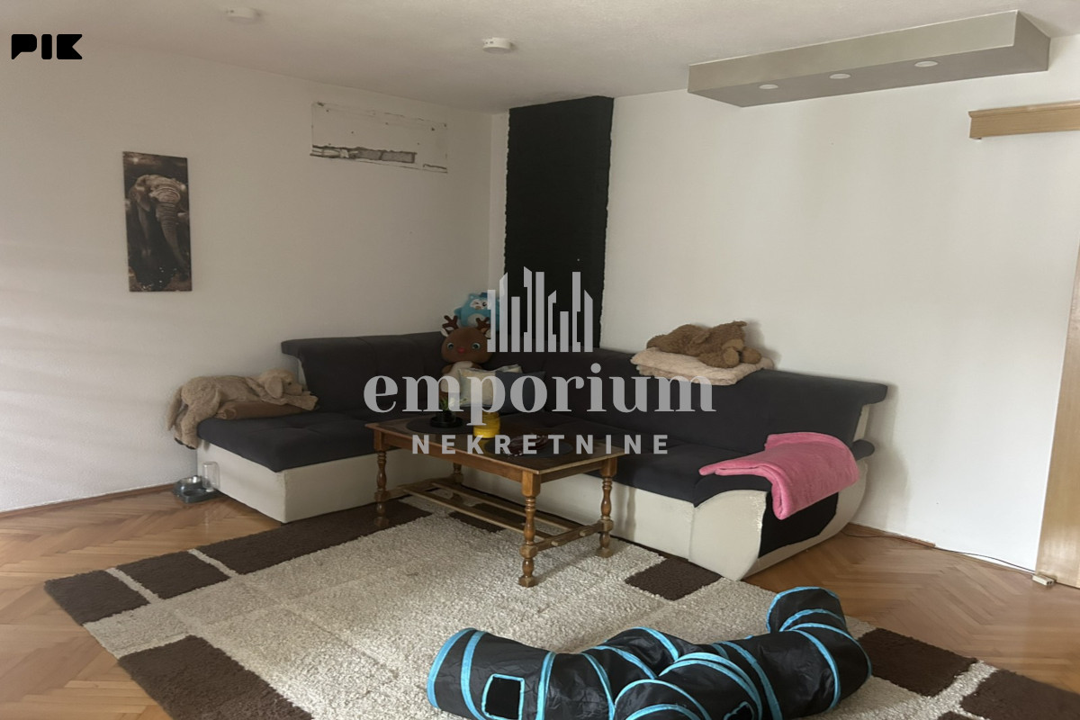 Dvoetažni četvorosoban stan u centru grada ID: 2788/IP 2