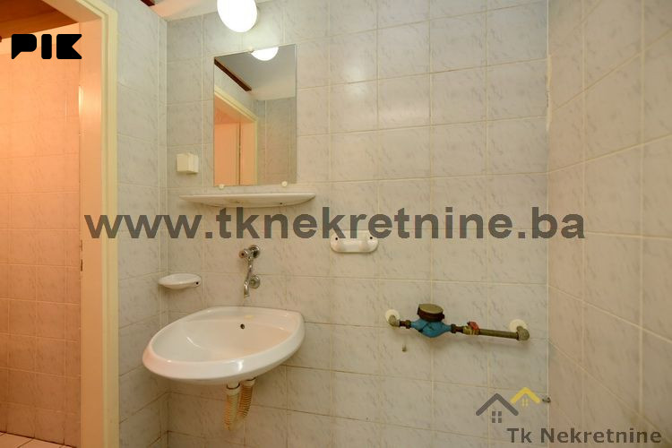 Poslovni prostor površine 27 m2, TC "Sjenjak" 7