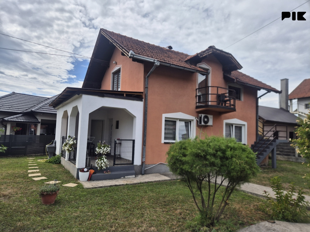 Kuća sa okućnicom 3
