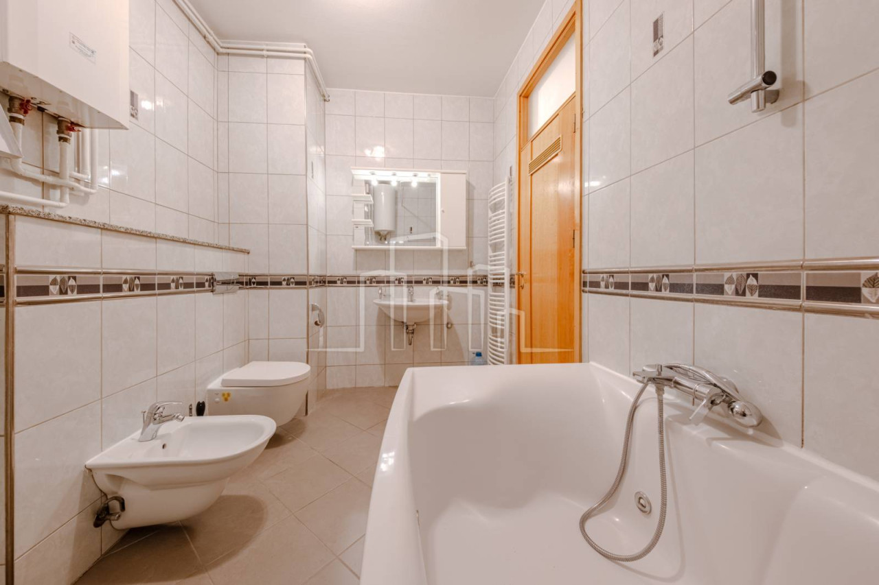 Trosoban stan za najam Skenderija 148 m2 15