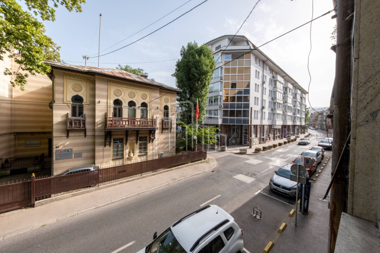 Trosoban stan za najam Skenderija 148 m2 18