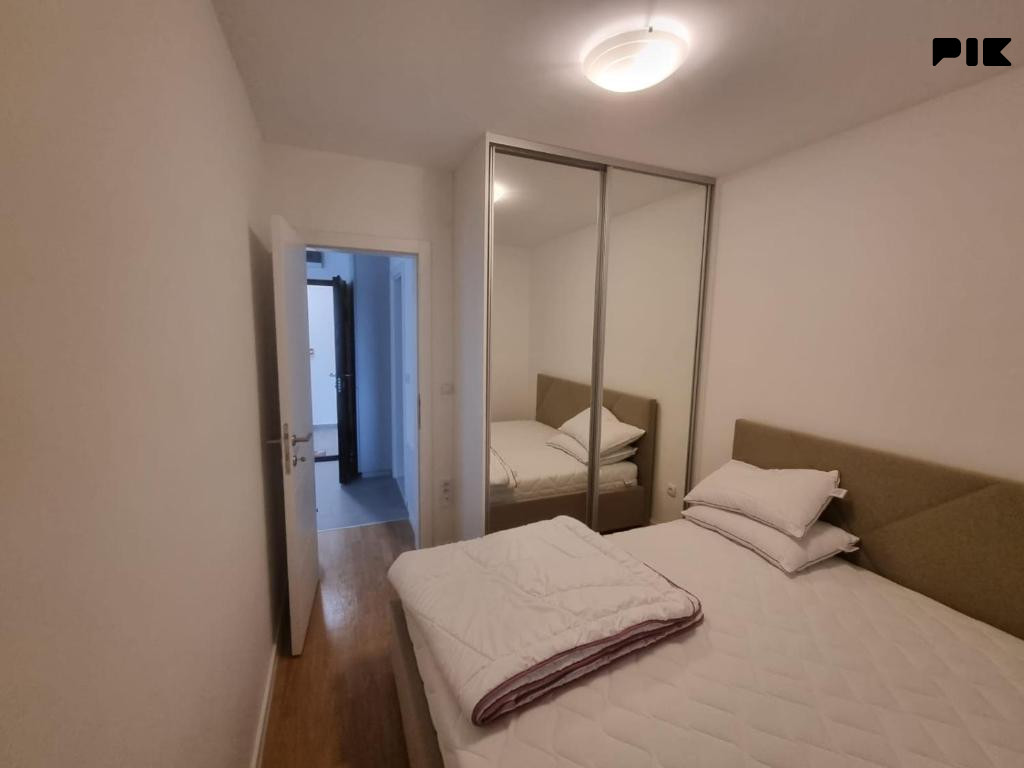 Dobrinja - dvosoban, kompletno opremljen stan photo 4