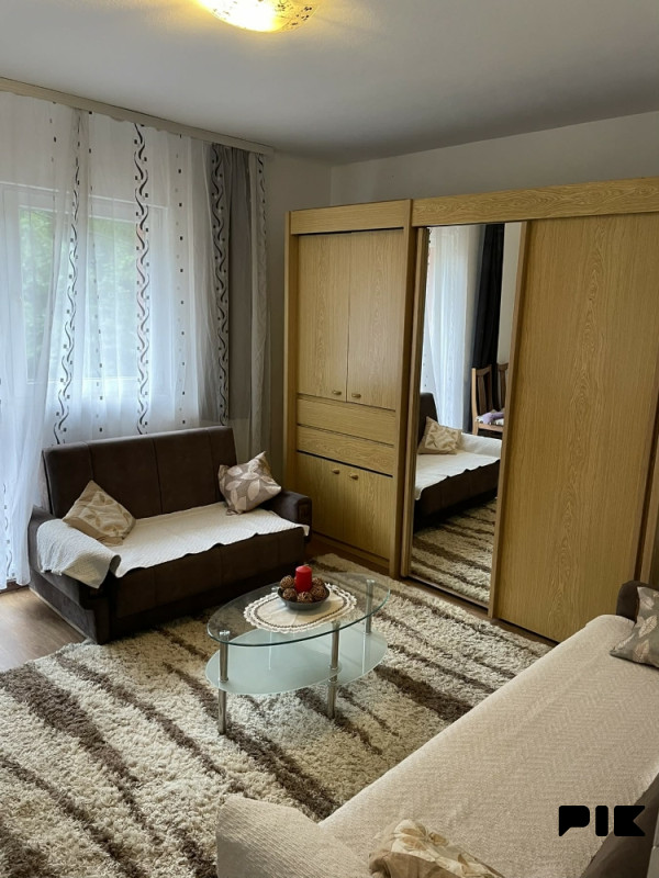 Izdajem sprat kuce i garazu. 5