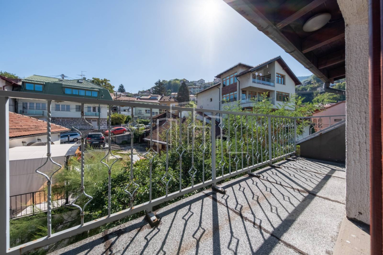 Prodaja Četverosoban Dvoetažni Stan 88 m2 sa Parkingom Stari Grad 21