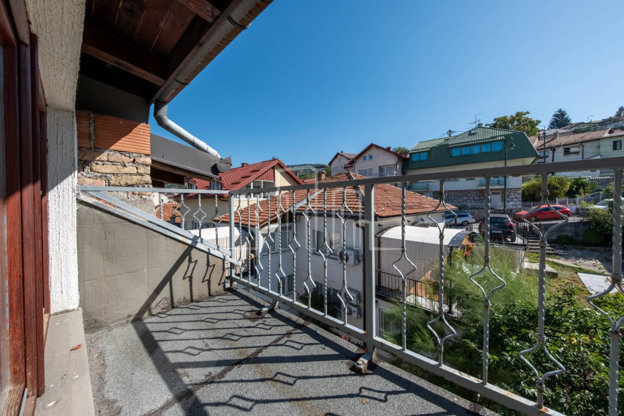 Prodaja Četverosoban Dvoetažni Stan 88 m2 sa Parkingom Stari Grad 22