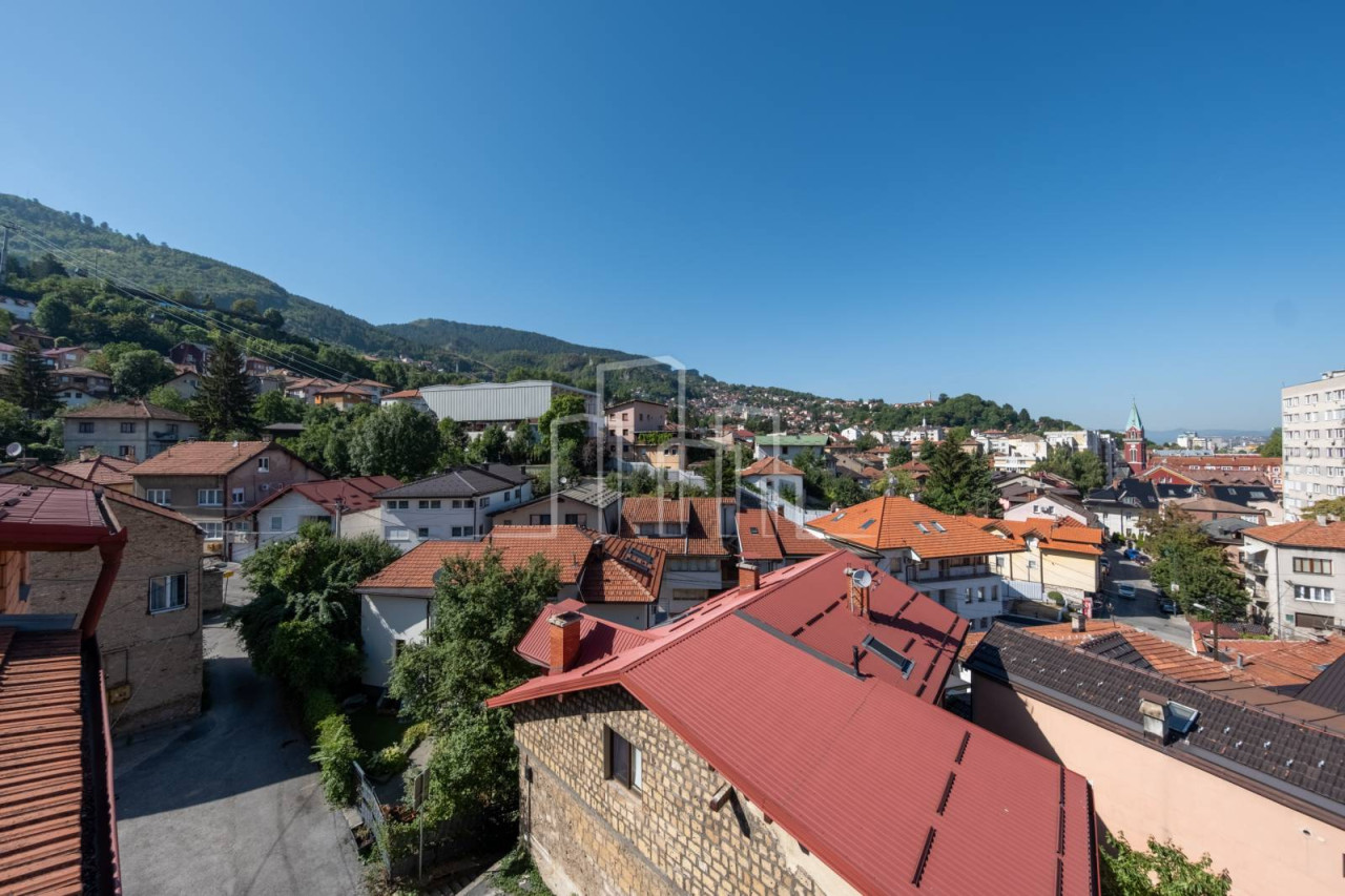 Prodaja Četverosoban Dvoetažni Stan 88 m2 sa Parkingom Stari Grad 26