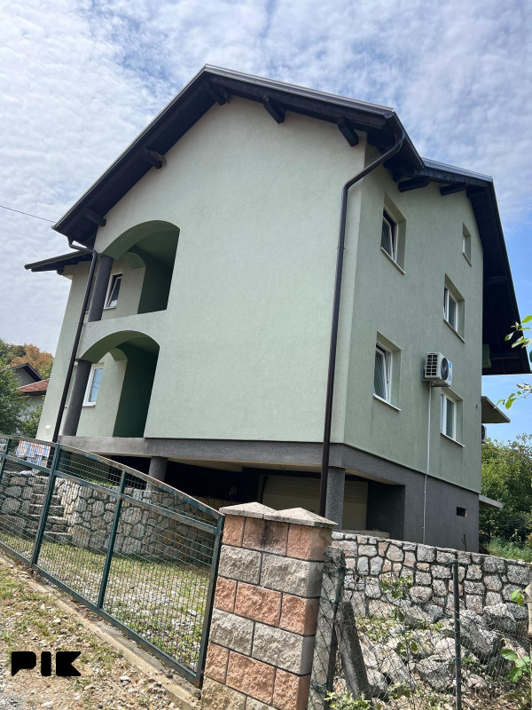 Moderna i namještena kuća sa okućnicom - ODMAH USELJIVA