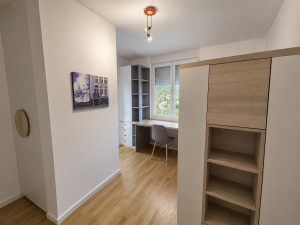 Namješten penthouse na Dobrinji s velikom terasom i dva kupatila photo 5