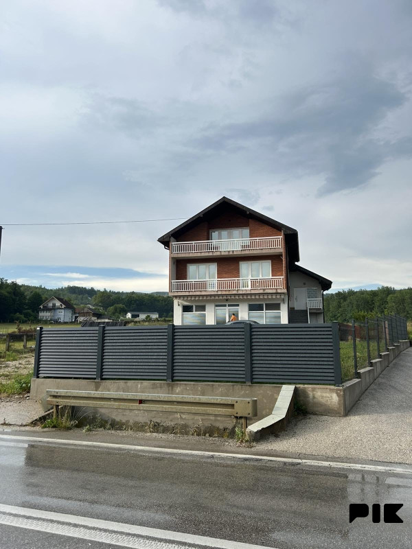 Kuca sa poslovnim prostorom M5 Bilalovac-Kiseljak