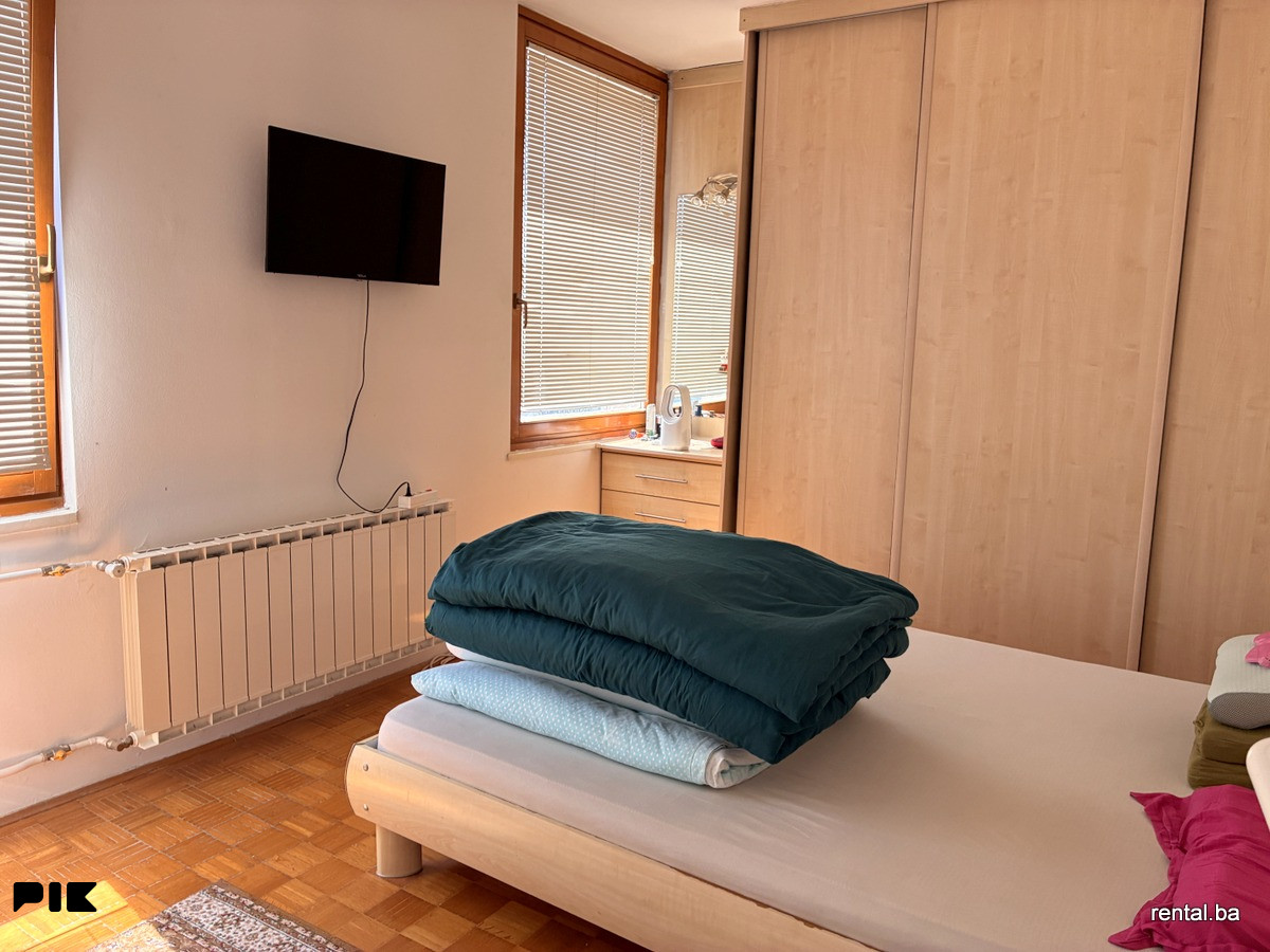Veći dvosoban stan najam Marijin Dvor Sarajevo 12