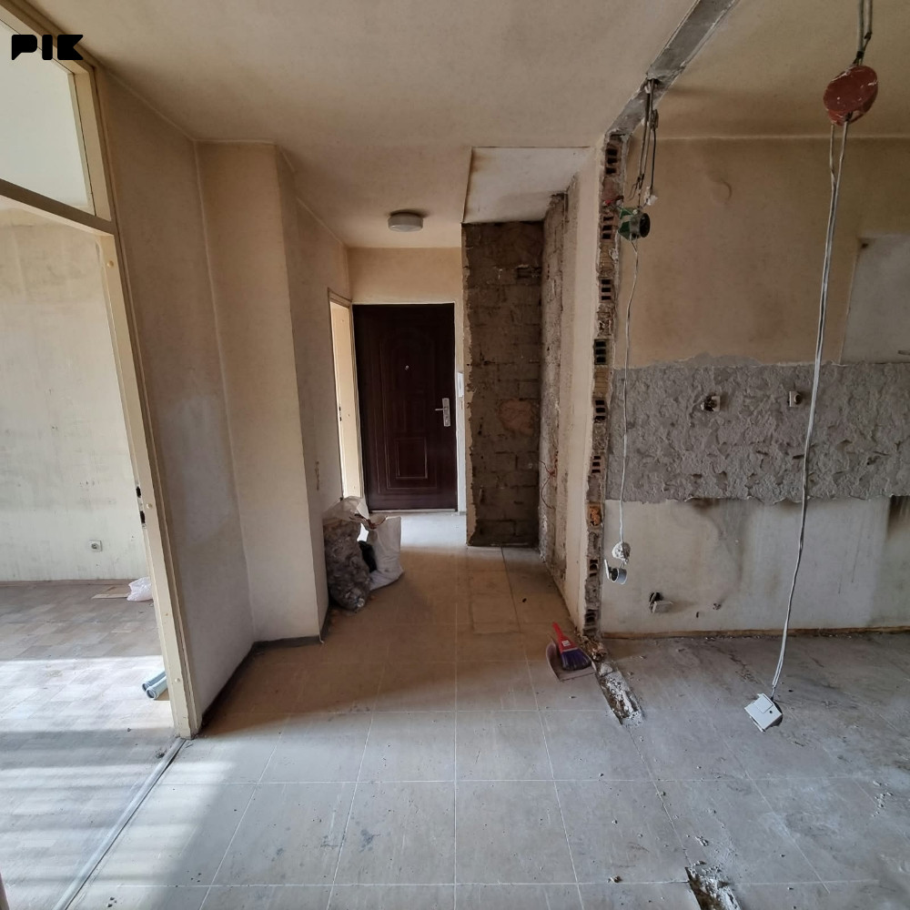 CAPITAL/ Stan A.polje/ 57m2/ Ive Andrića/ 13.sprat 8