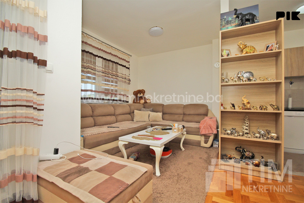 TIM: I. Sarajevo - Dvosoban stan 39m2  3. sprat, balkon 2