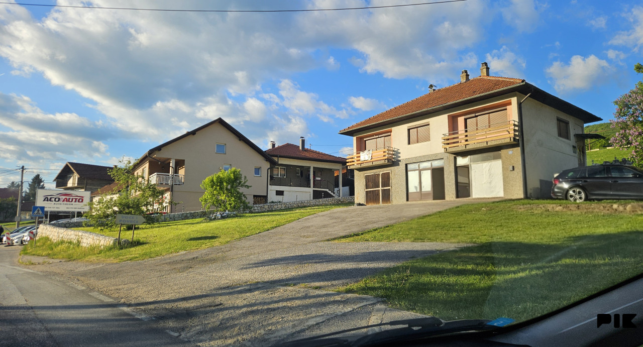 Useljiva kuća sa poslovnim prostorom, Kiseljak 255m2