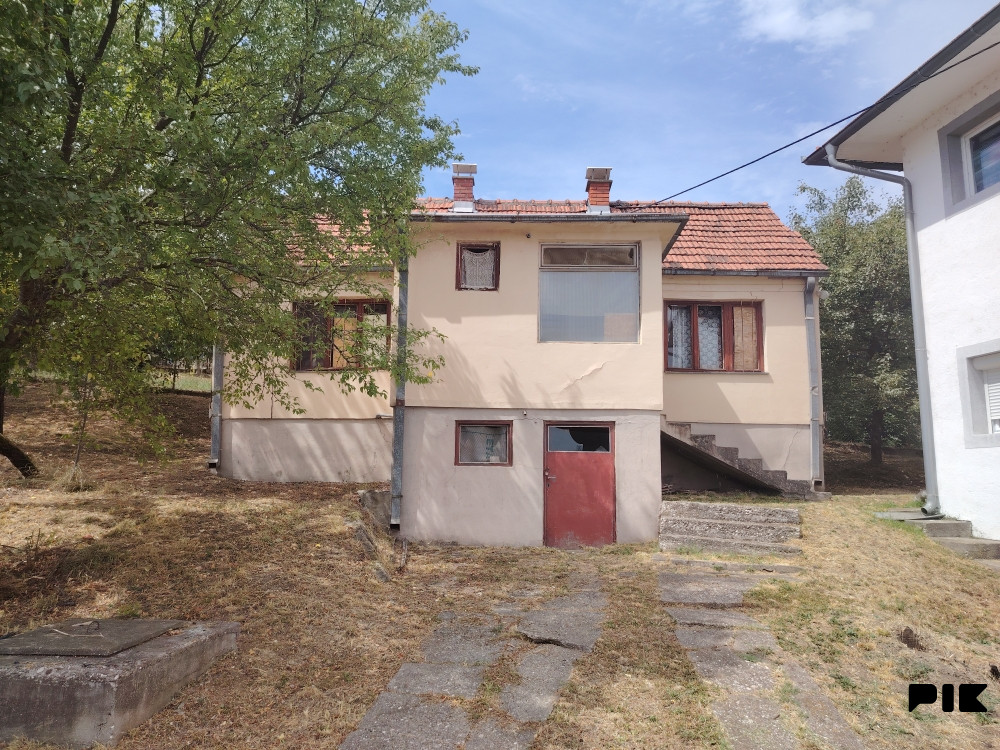 Kuća i zemljište uz granični prelaz Šepak 3