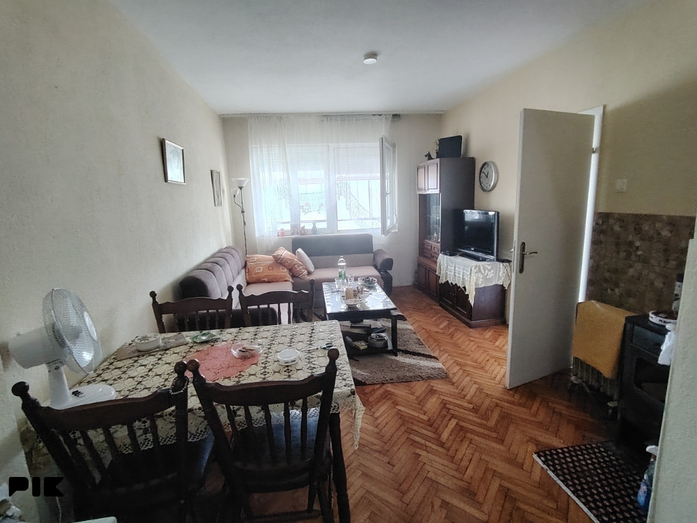 Kuća i zemljište uz granični prelaz Šepak 13