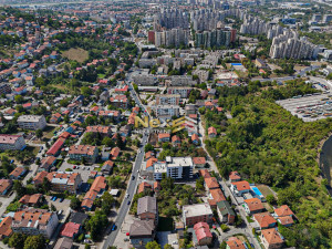 Poslovni prostor sa parking mjestom Aneks/Novi Grad 180 m2
