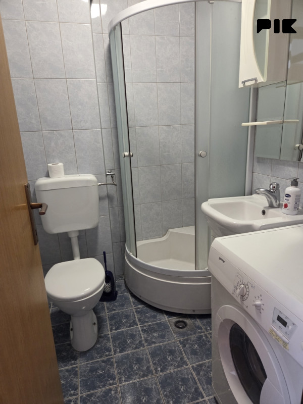 Najam - namješten trosoban stan 62m2 - ul. Spasovdanska 18