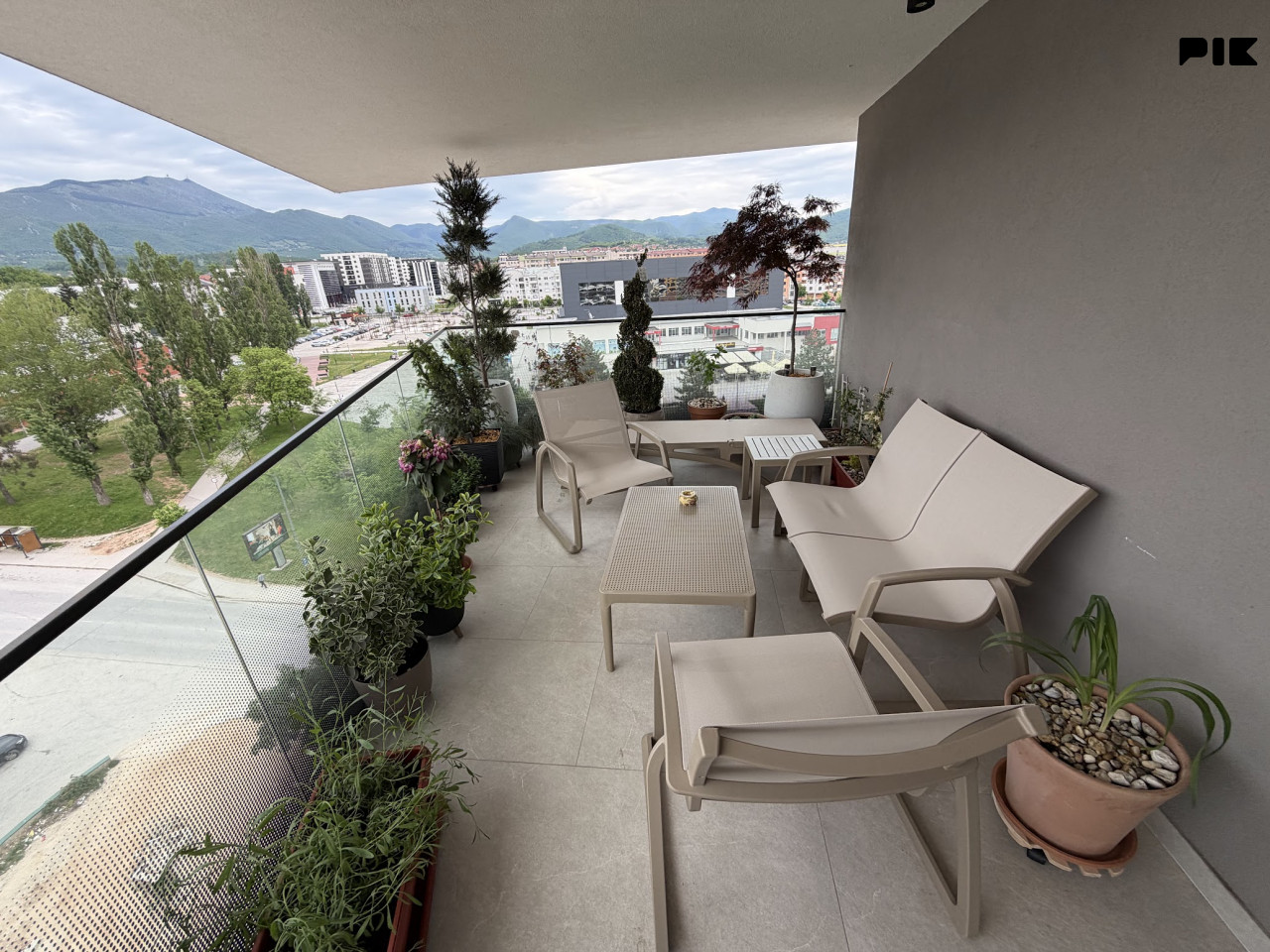 Ekskluzivan cetverosoban penthouse 121m2 + 2 garaze u I. Sarajevu 14