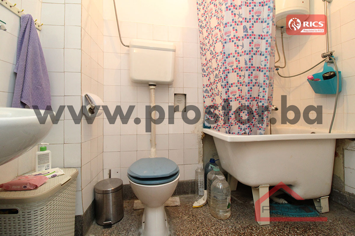 PROSTOR prodaje: Dvosoban stan sa balkonom i lođom,  Marijin Dvor 11