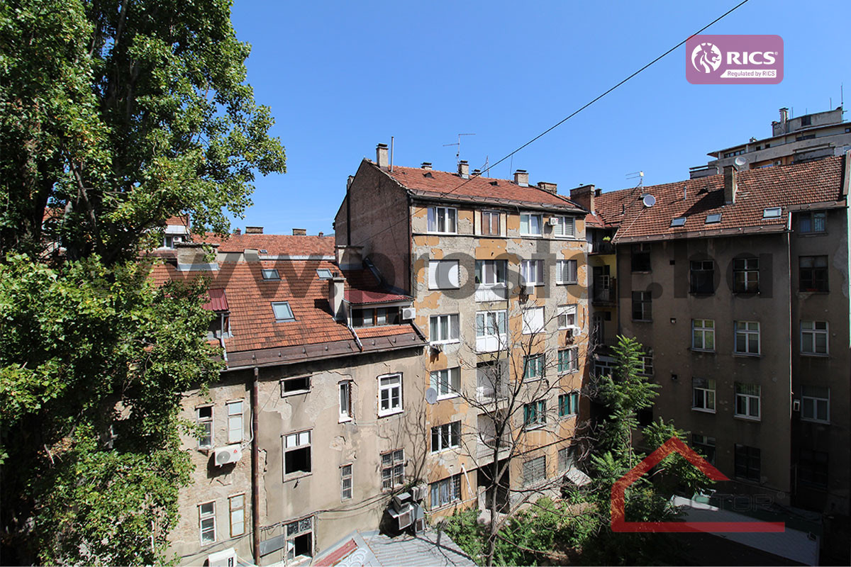 PROSTOR prodaje: Dvosoban stan sa balkonom i lođom,  Marijin Dvor 17