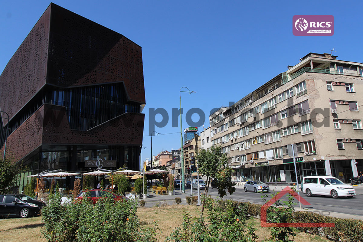 PROSTOR prodaje: Dvosoban stan sa balkonom i lođom,  Marijin Dvor 19