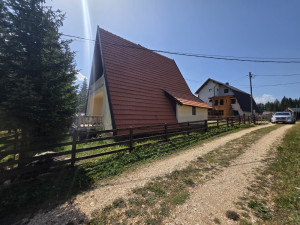 Jahorina Dvorišta Vikendica sa 500 parcele
