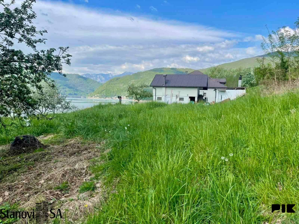 Zemljište sa započetim objektom Jablaničko jezero 3