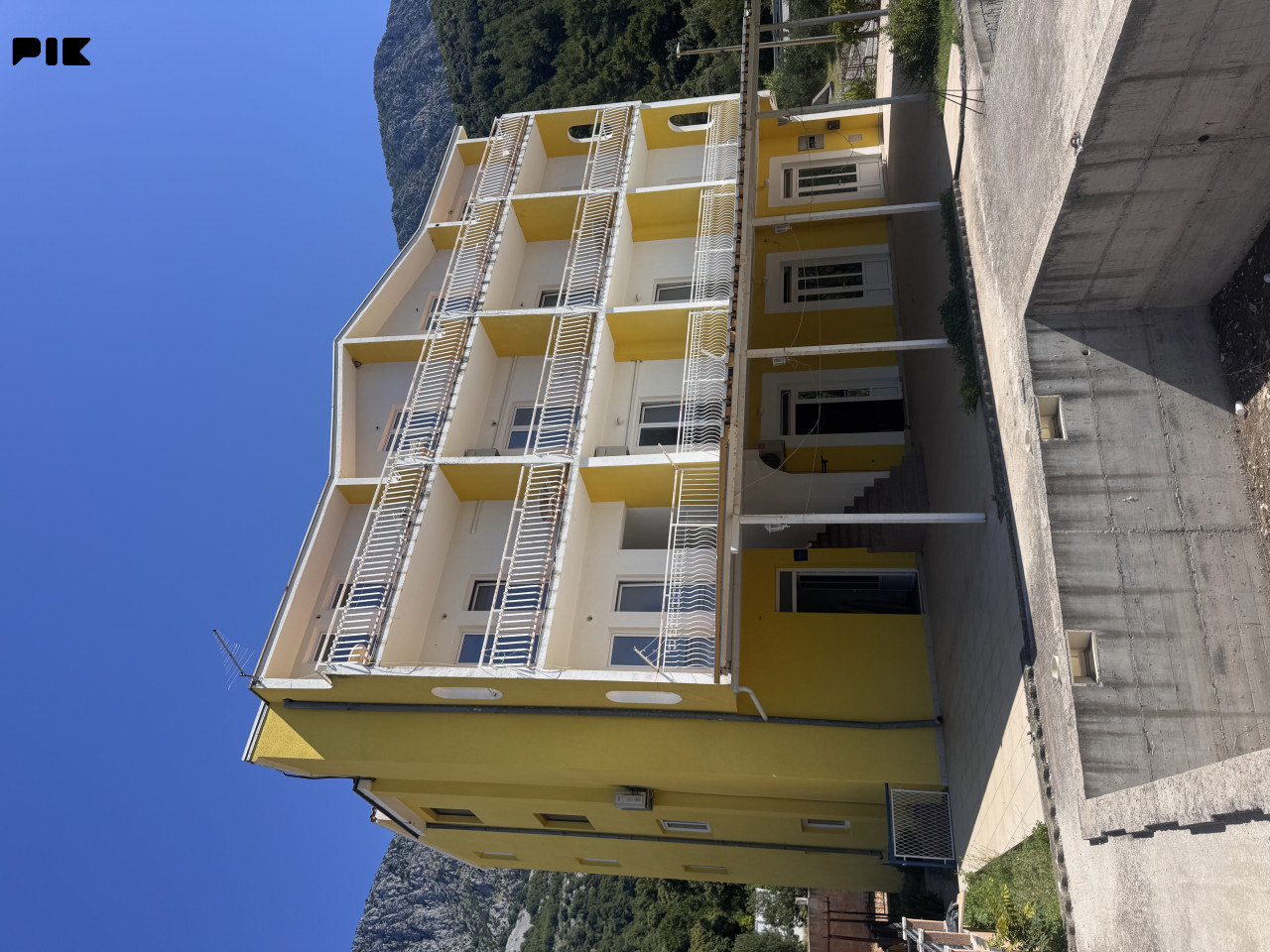 Makarska rivijera- Stambeno poslovna zgrada Drvenik 2