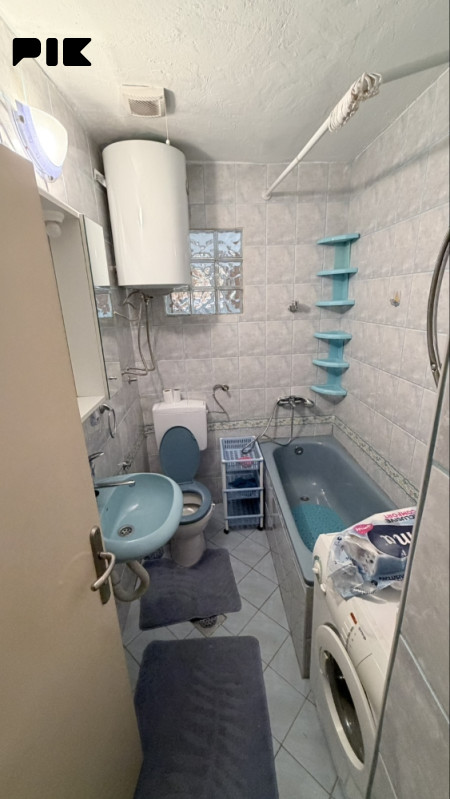 RENOVIRAN STAN 64 m2 - Ukrina 7