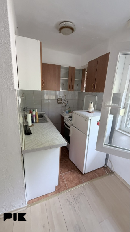 RENOVIRAN STAN 64 m2 - Ukrina 9