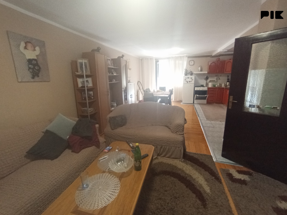 Kuća sa okućnicom i garažom Vojkovići 4