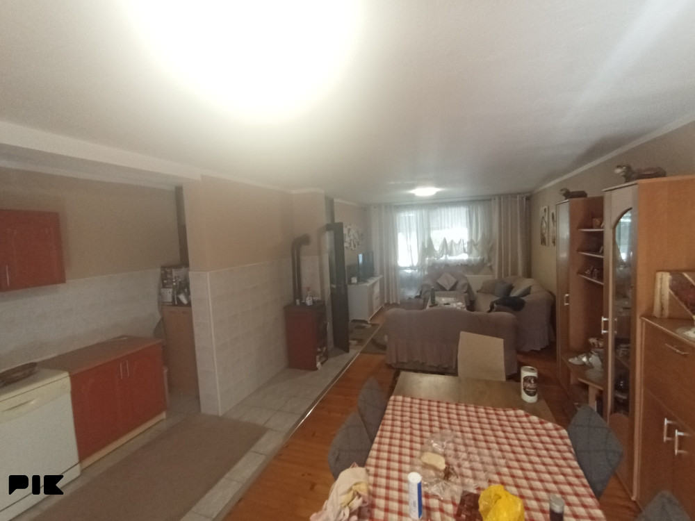 Kuća sa okućnicom i garažom Vojkovići 5