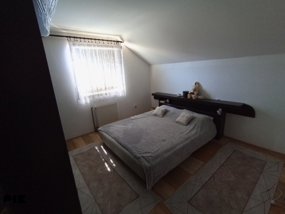 Kuća sa okućnicom i garažom Vojkovići 9